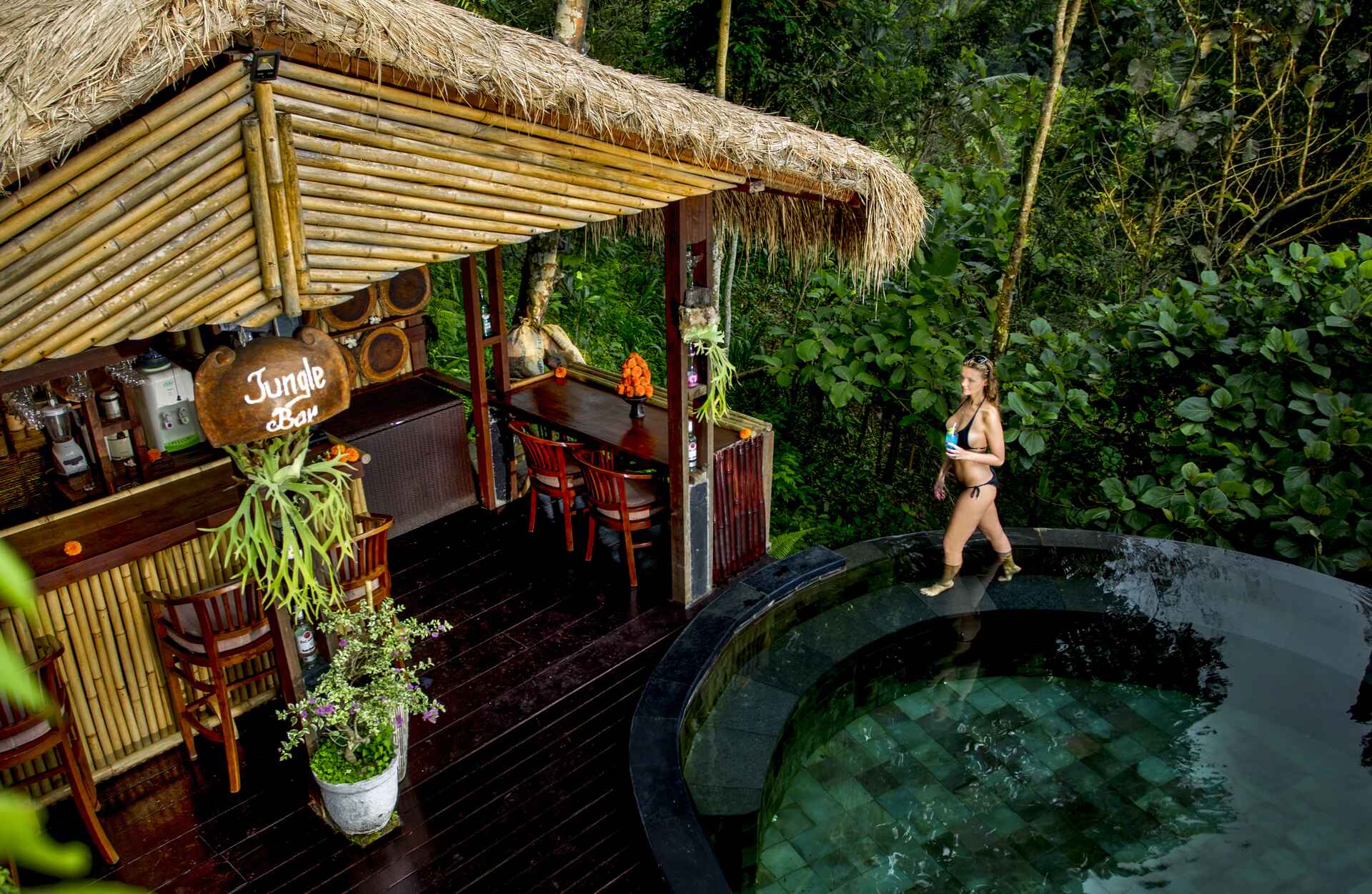 Pool Bar